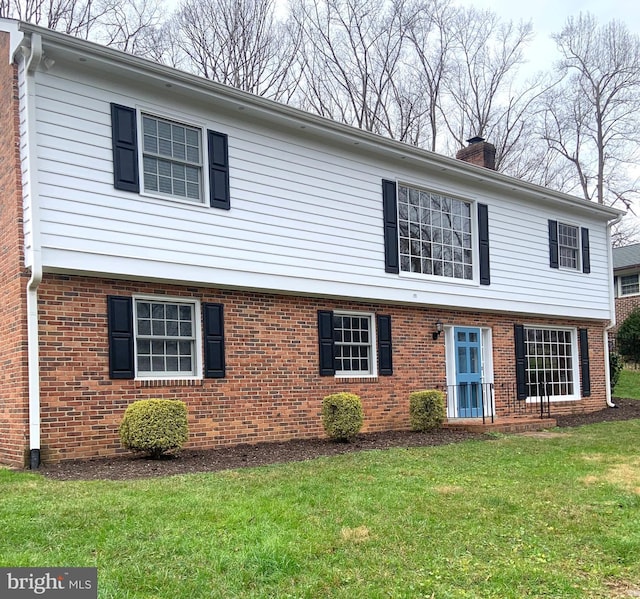 view of front of house featuring a front yard