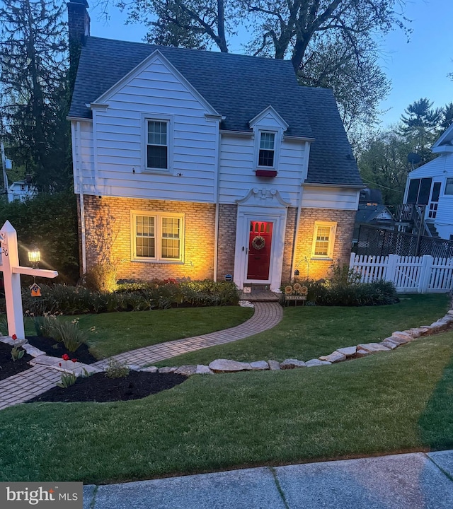 view of front of property with a yard