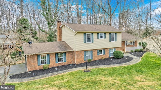 view of front of house featuring a front lawn