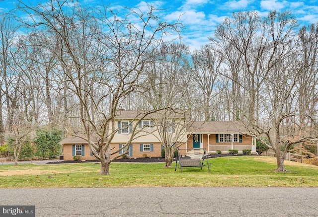 view of front of property featuring a front yard and a porch