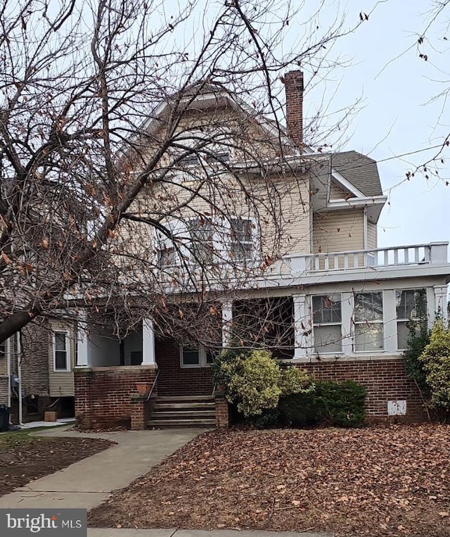 view of front of home featuring a porch