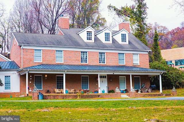 view of front facade with covered porch and a front lawn