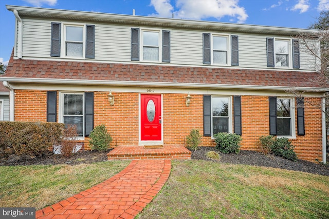 view of front of home featuring a front lawn