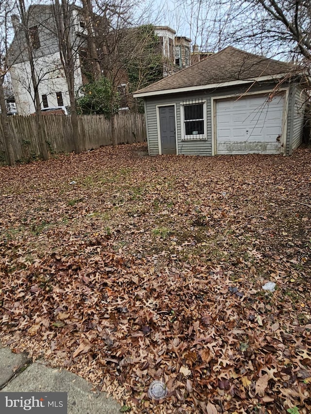 view of yard featuring an outbuilding and a garage