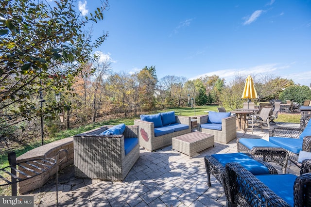 view of patio featuring an outdoor hangout area