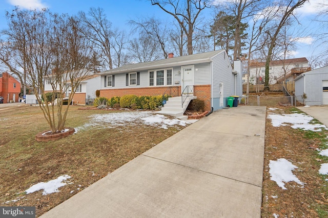 view of front of home with a front lawn