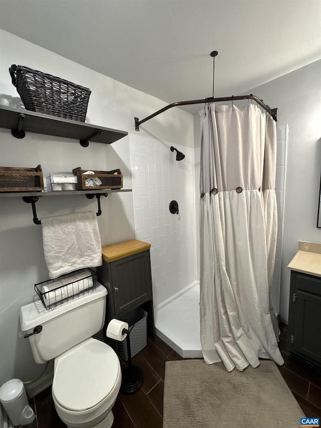 bathroom featuring a shower with curtain, toilet, and vanity