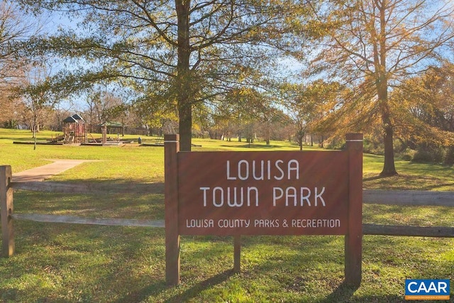 community sign featuring a lawn