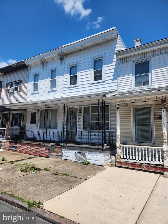 townhome / multi-family property with a porch