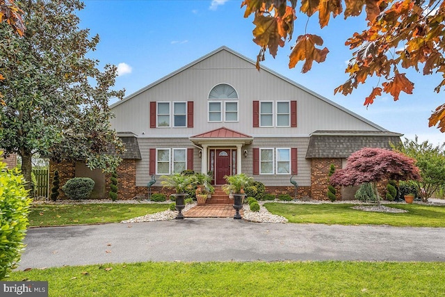 view of front of property with a front lawn