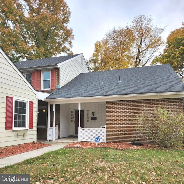 view of front of home with a front lawn