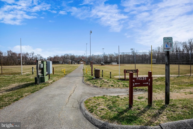 view of property's community featuring a lawn