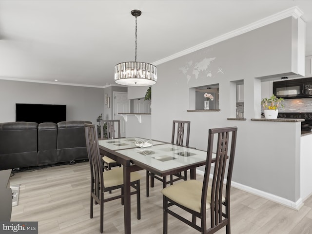 dining space featuring light hardwood / wood-style flooring and crown molding