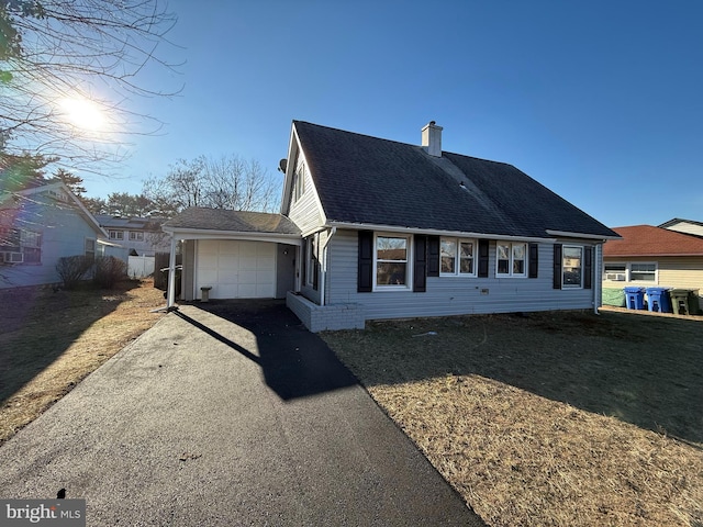 view of front facade featuring a garage and a front lawn