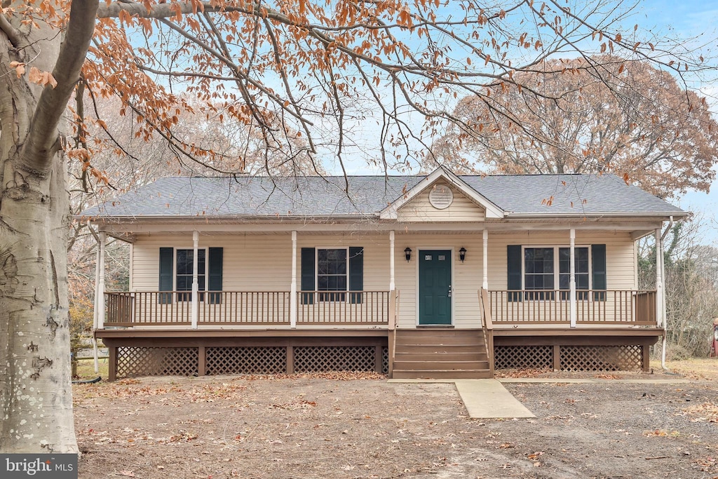 ranch-style home featuring a porch