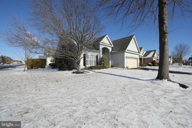 view of front facade featuring a garage