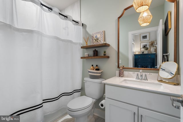 bathroom with vanity, toilet, and curtained shower