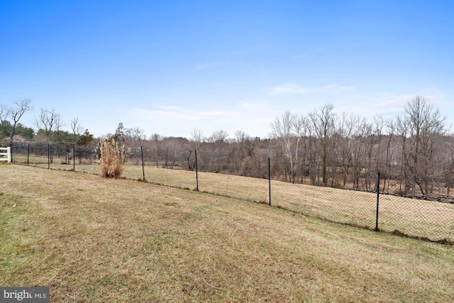 view of yard featuring a rural view