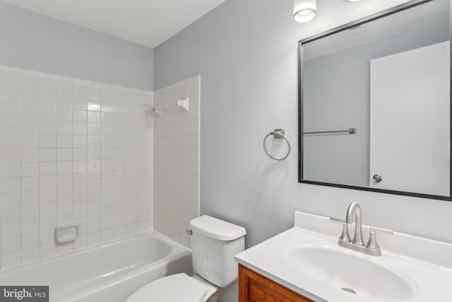 full bathroom with vanity, toilet, and tiled shower / bath