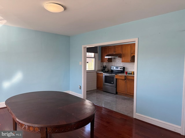 kitchen with backsplash and stainless steel electric range oven