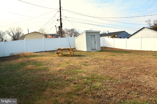 view of yard with a storage shed