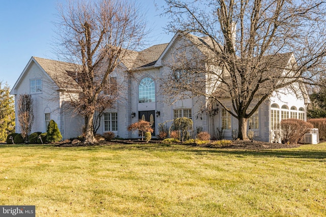 view of front of house featuring a front yard