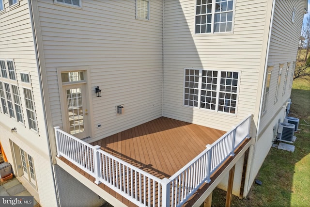 deck with cooling unit