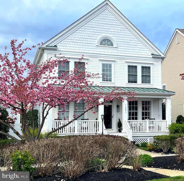 view of front of property featuring a porch