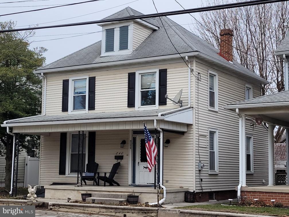 view of front of house featuring covered porch