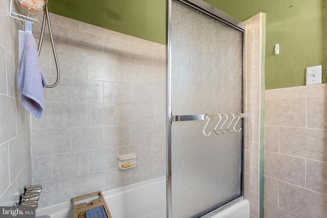 bathroom featuring enclosed tub / shower combo