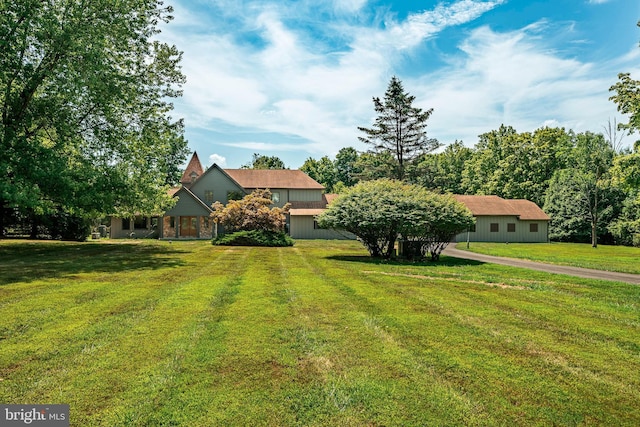 view of front facade with a front lawn