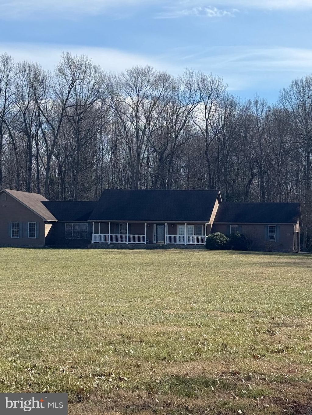 view of front of home with a porch and a front lawn