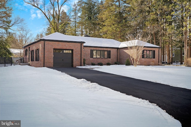 view of front facade featuring a garage