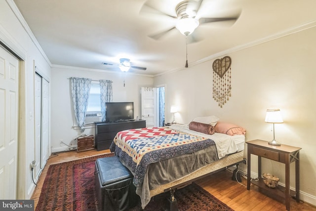 bedroom featuring ceiling fan, ornamental molding, wood-type flooring, and cooling unit