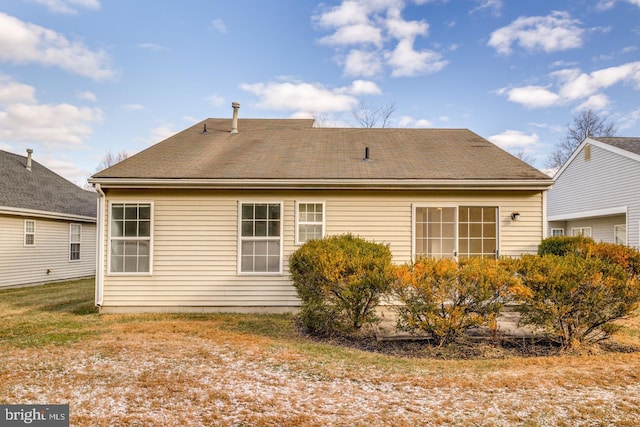 back of house featuring a yard