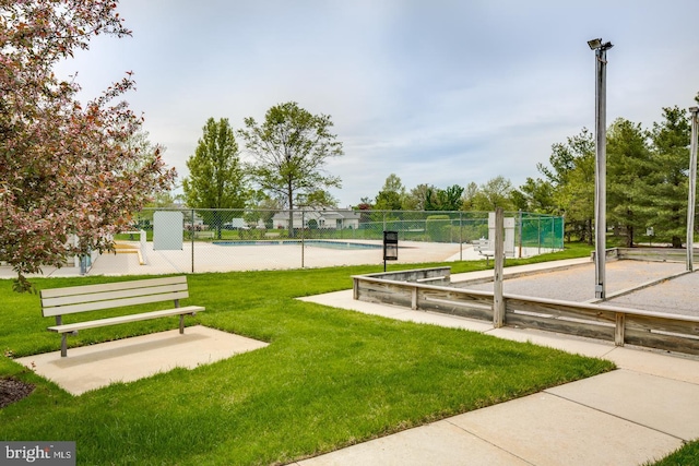 view of home's community featuring a yard