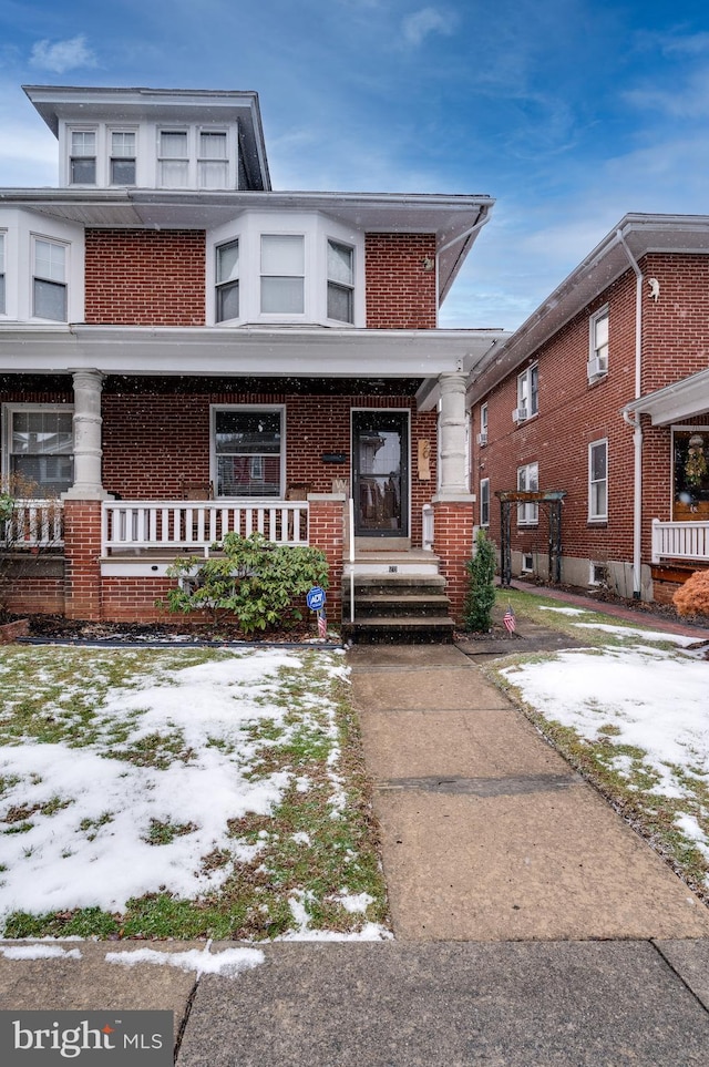 view of front of property featuring a porch