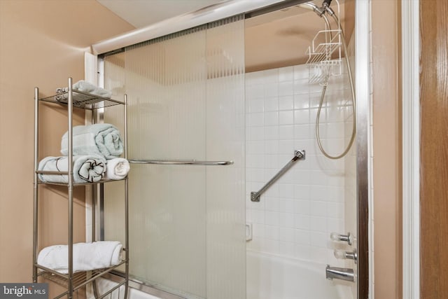 bathroom featuring tiled shower / bath combo