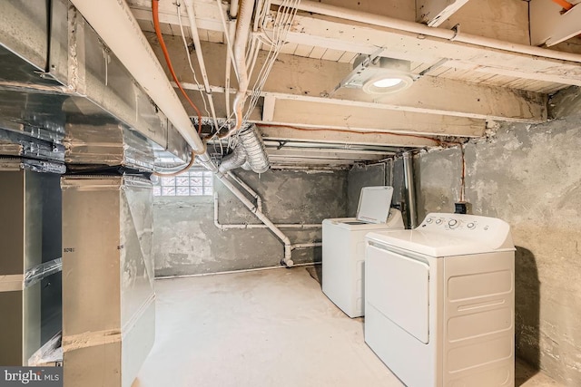 basement featuring washer and clothes dryer