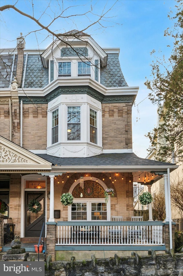 view of front of house featuring covered porch