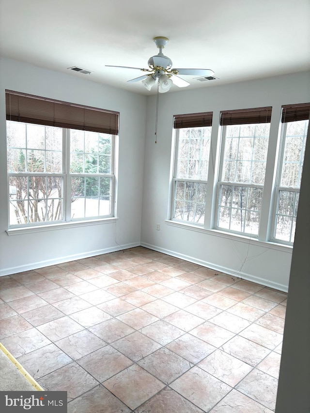 empty room featuring ceiling fan