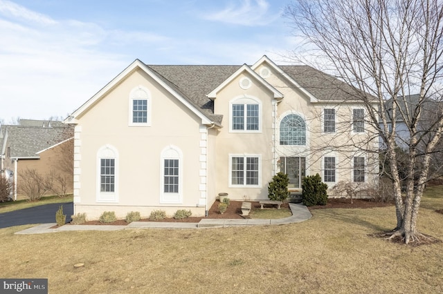 view of front of home featuring a front yard