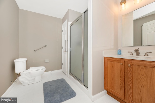 bathroom with a shower with door, vanity, and toilet