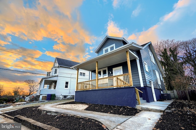 view of front of property featuring a porch