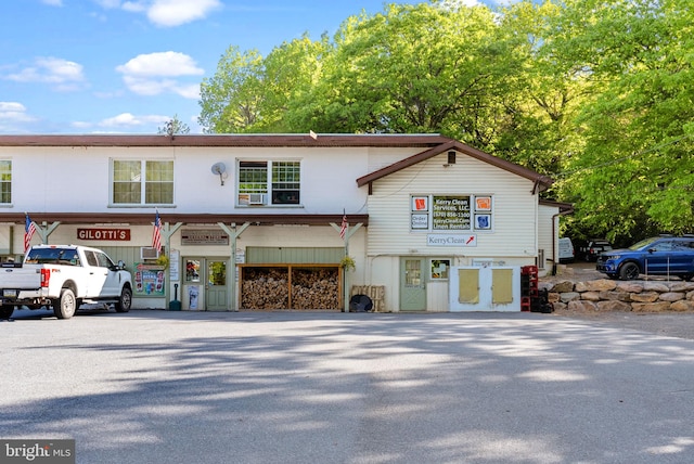 view of front of house