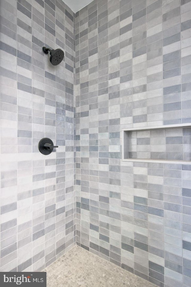913 Drexel Ln, Bryn Mawr, PA 19010 - full bathroom with tiled shower