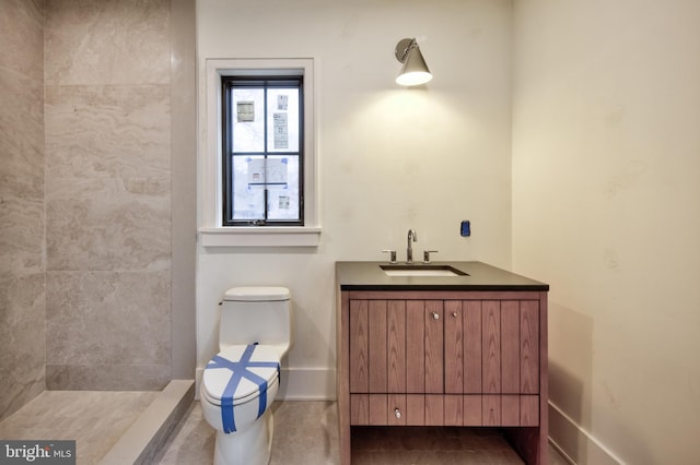913 Drexel Ln, Bryn Mawr, PA 19010 - full bath featuring toilet, vanity, a tile shower, baseboards, and tile patterned flooring