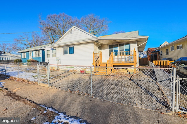 single story home with a porch