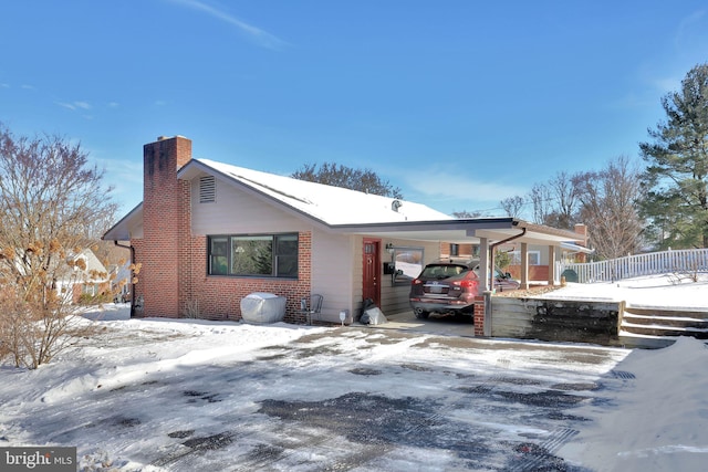 view of front of house featuring a carport