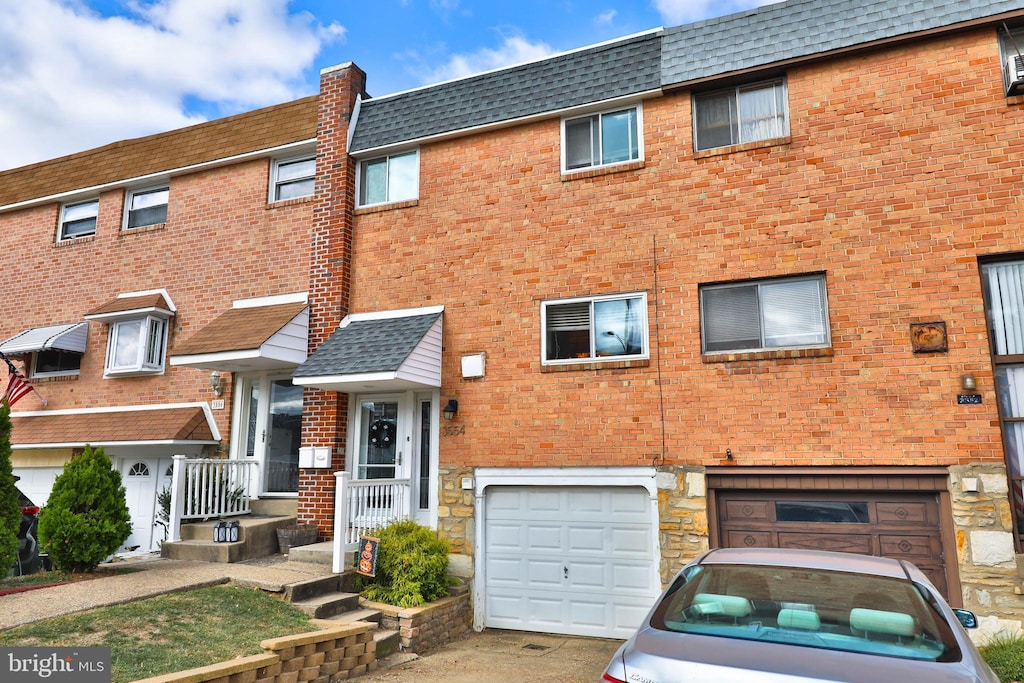 view of front of house featuring a garage